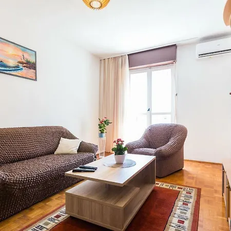 Nina Apartment *